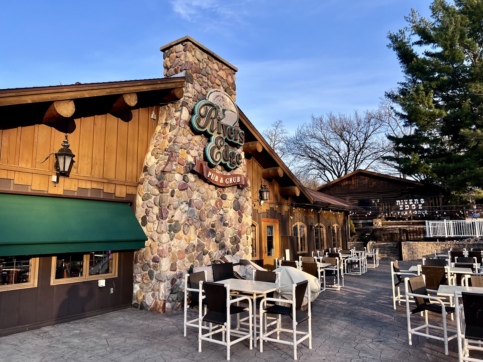River's Edge Pub & Grub in Wisconsin Dells