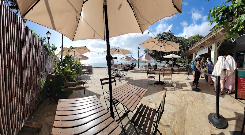 Barefoot Beach Cafe @ Queen's Surf Beach in Honolulu