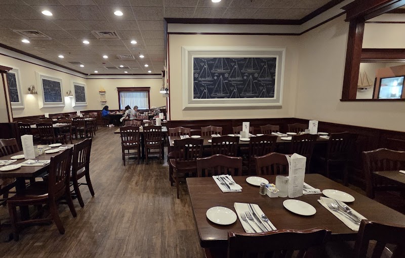 Food and interior photo 4 at G & M Restaurant in Linthicum Heights