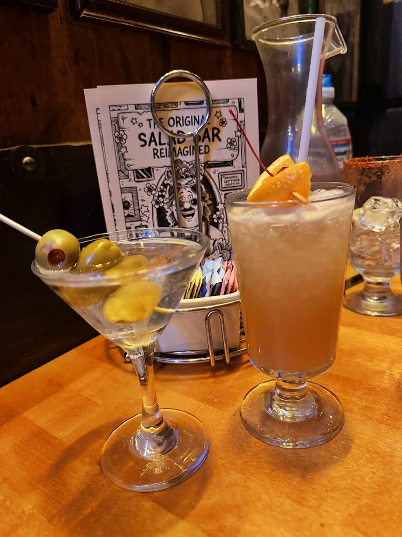 Food and interior photo 4 at R.J. Grunts in Chicago