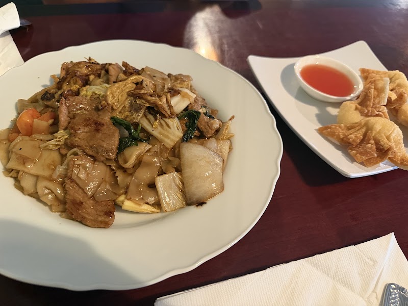 Food and interior photo 2 at Li-Su Thai Kitchen (BaldWin) in Baldwin