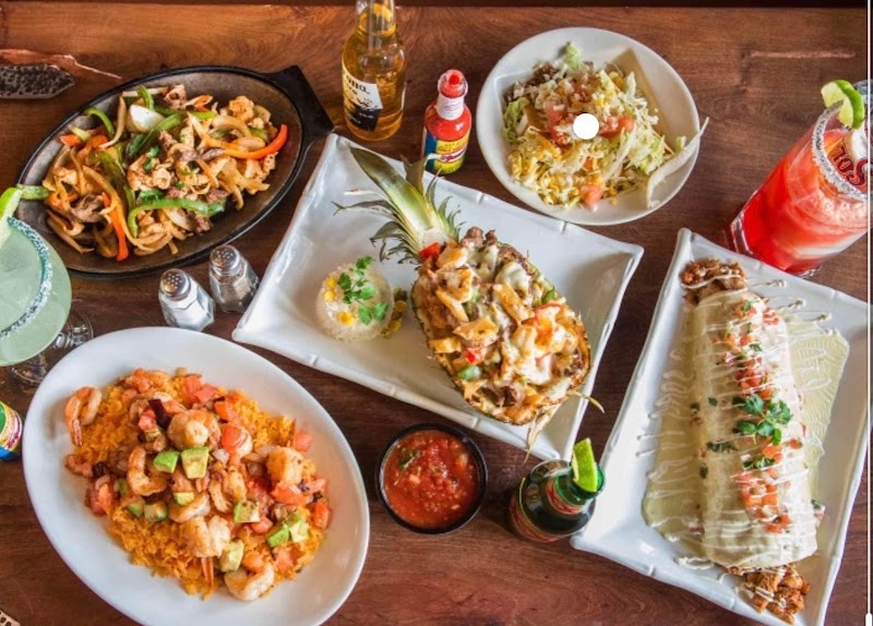 Food and interior photo 1 at Plaza Azteca Mexican Restaurant Sioux Falls - W 69th St in Sioux Falls