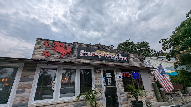 Food and interior photo 2 at Stoney Creek Inn in Riviera Beach