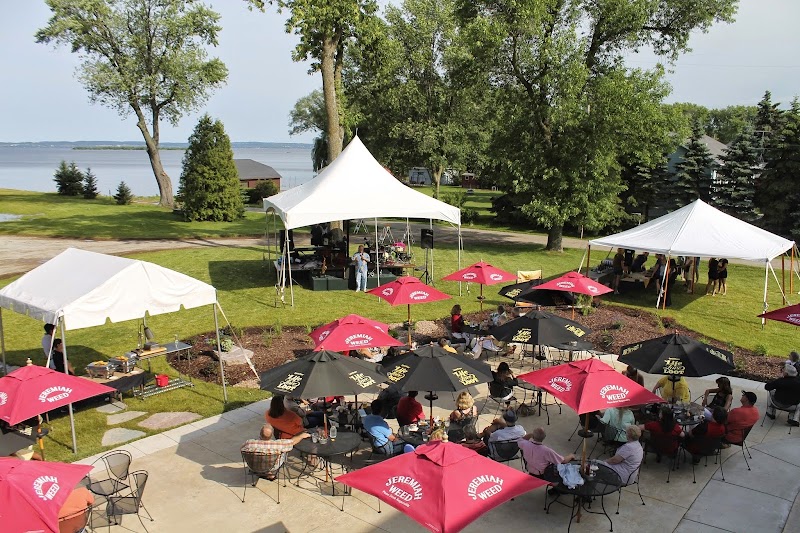 TJ's Harbor Restaurant in Oshkosh