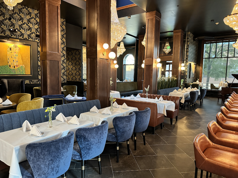 Le Rêve Restaurant & Raw Bar in Sheridan