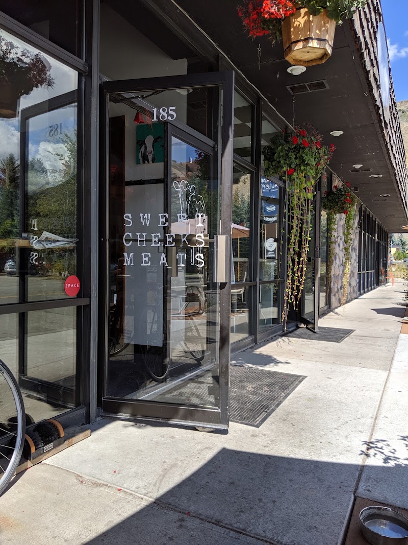 Sweet Cheeks Meats in Jackson