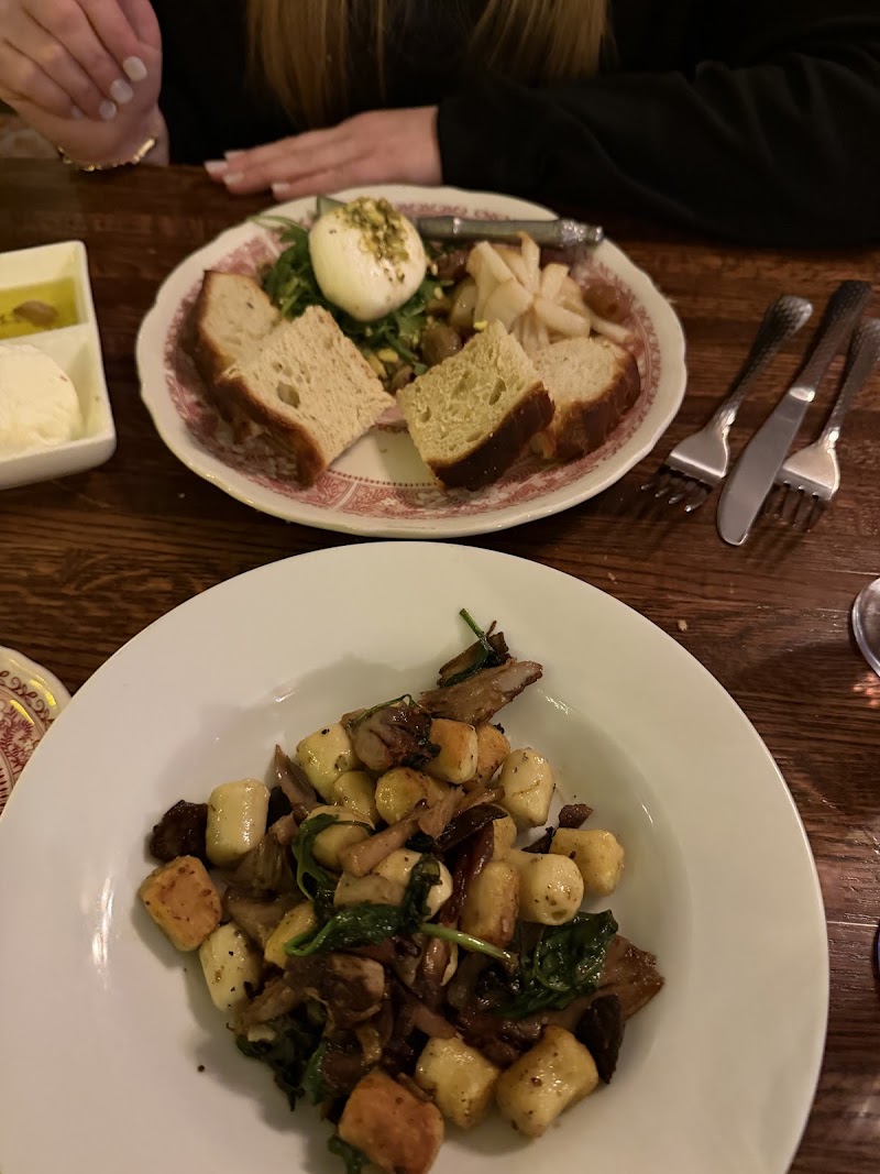 Food and interior photo 5 at Curious Goods in Germansville