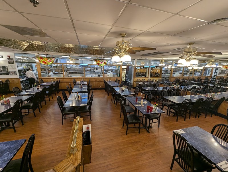 Food and interior photo 5 at Harold's New York Deli in Edison