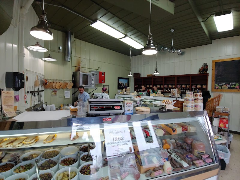 Food and interior photo 2 at Oh Mamma's On The Avenue in South Bend