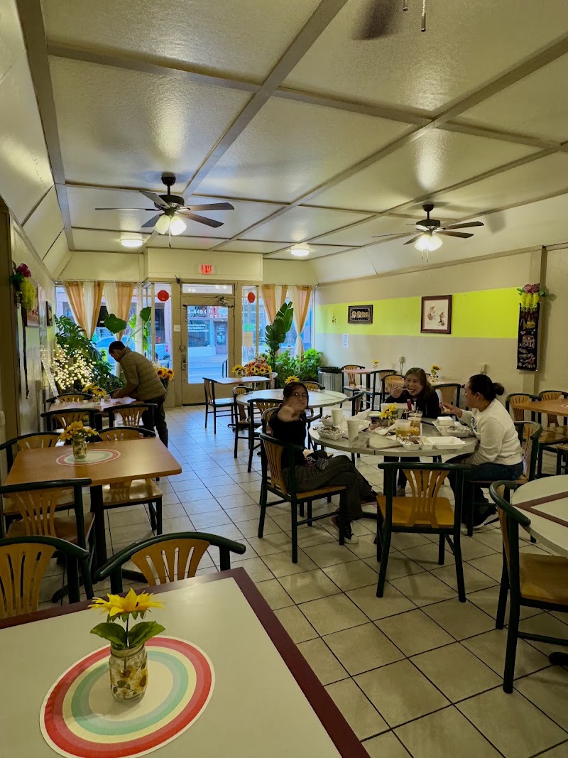 Food and interior photo 2 at Tuanjai Thai Noodle in Aztec