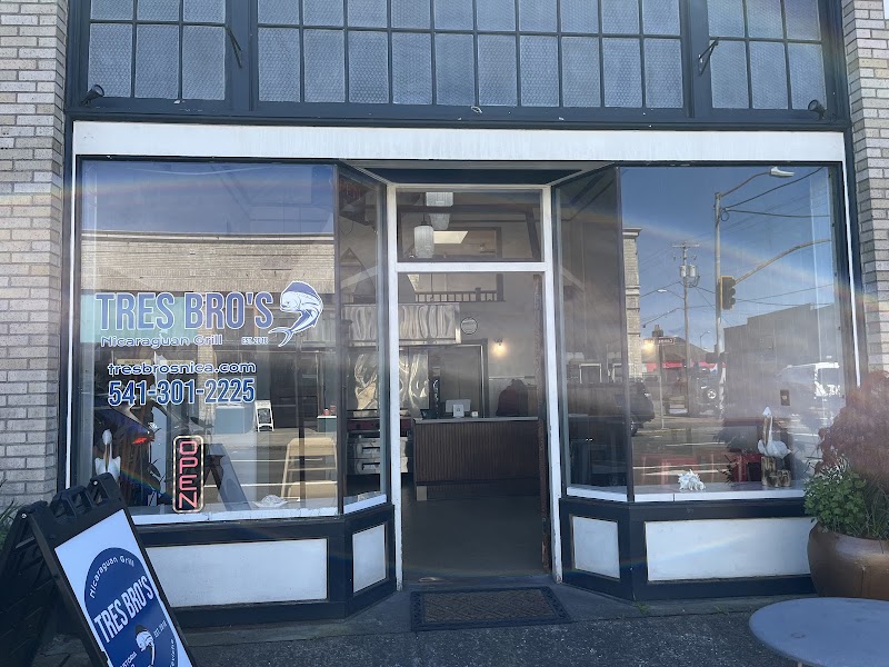 Tres Bro's Nicaraguan Seafood Grill in Astoria