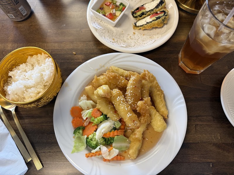Food and interior photo 1 at Thongpoon Thai Chef in Riverton