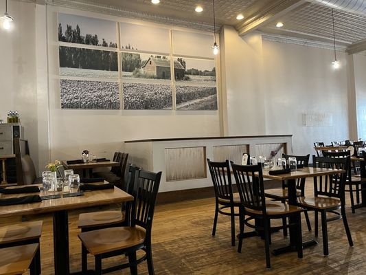 Prairie Canary Restaurant & Bar in Grinnell