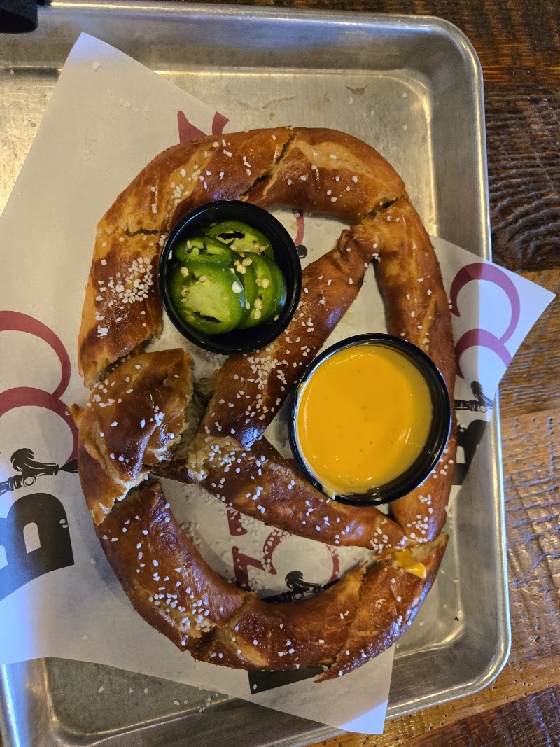 Food and interior photo 4 at Barrel 33 in Warren
