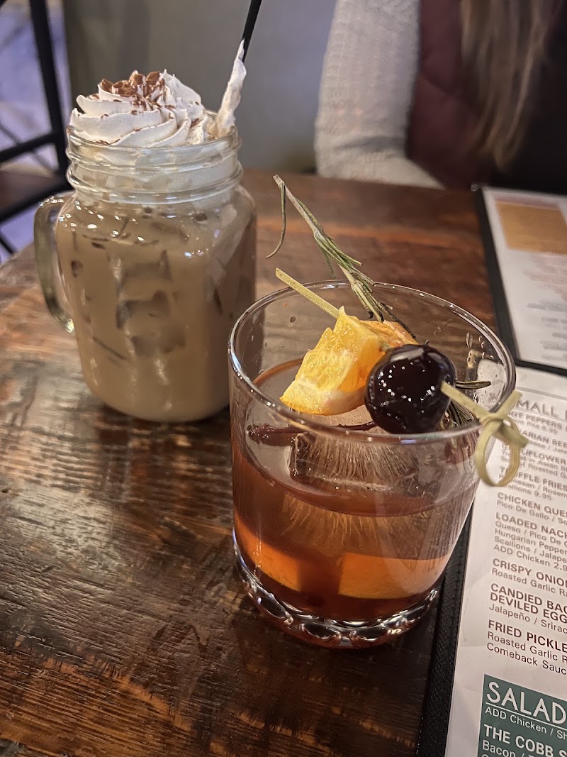 Food and interior photo 5 at Barrel 33 in Warren