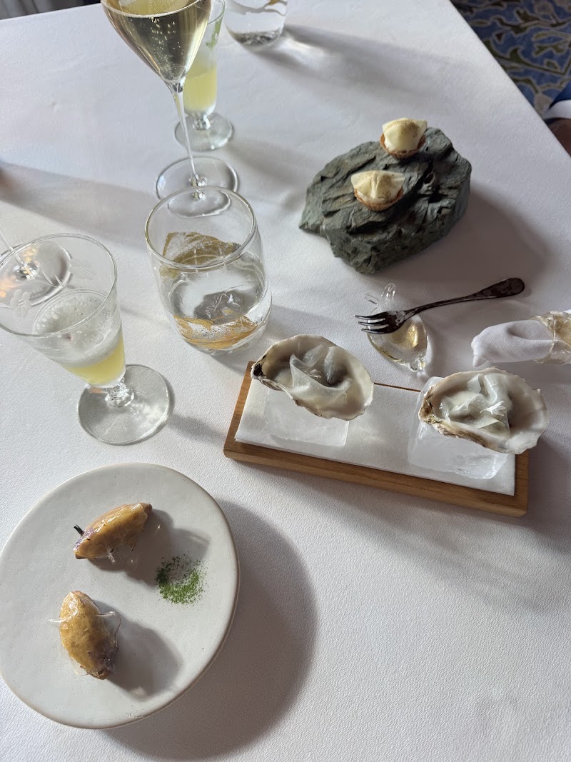 Food and interior photo 5 at Aurelia at Castle Hill in Newport