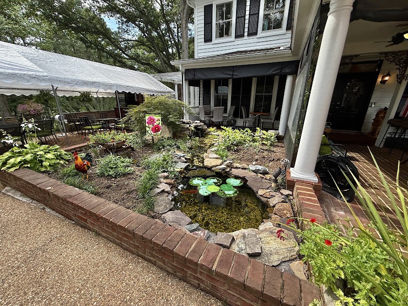 Food and interior photo 4 at Lola's Farmhouse in Manakin-Sabot