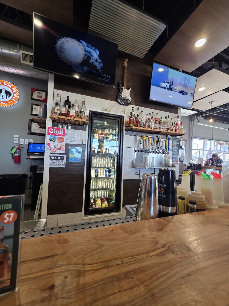 Food and interior photo 3 at Squealer's | Smoke Shack Bar & Grill in Tea