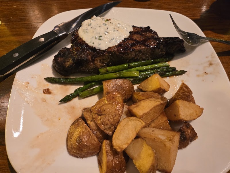 Food and interior photo 4 at Porter Creek Hardwood Grill in Fargo