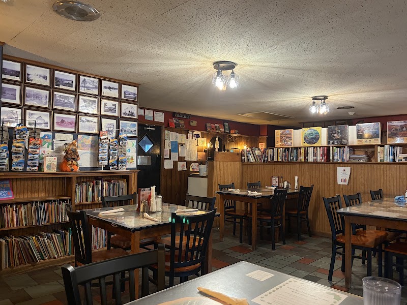 Food and interior photo 5 at Blondie's Travelers Diner in Union