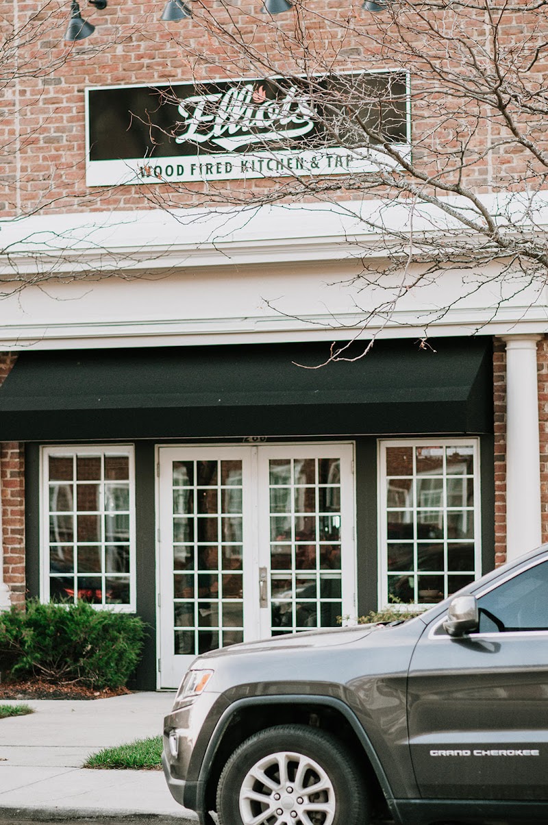 Elliot's Wood Fired Kitchen & Tap in New Albany