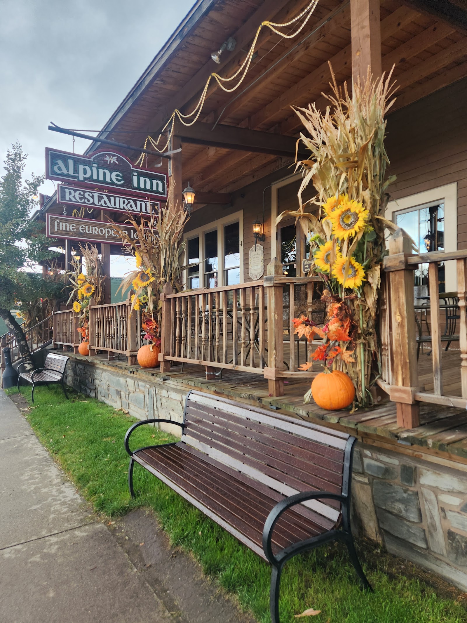 Alpine Inn in Hill City