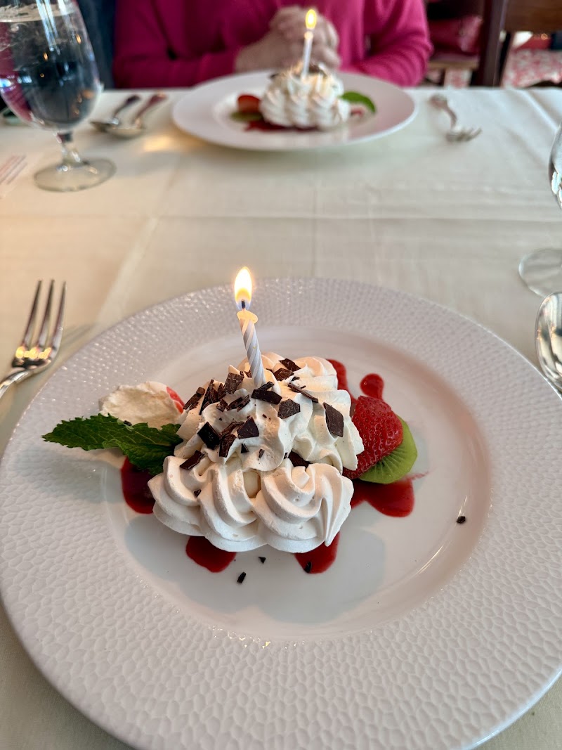 Food and interior photo 4 at L'Auberge Chez Francois in Great Falls