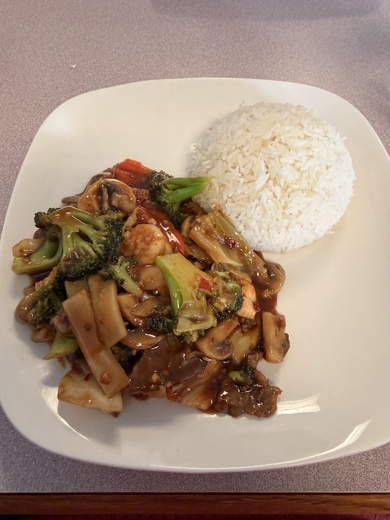 Food and interior photo 4 at Universal Thai Restaurant in Omaha