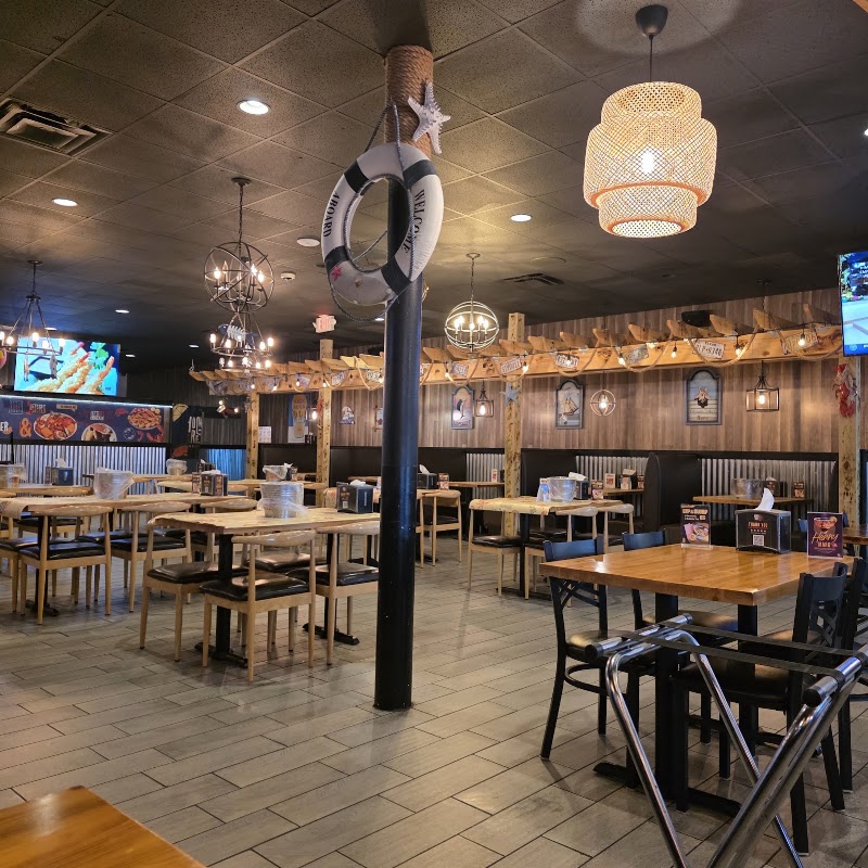 Hook & Reel Cajun Seafood & Bar in Southgate