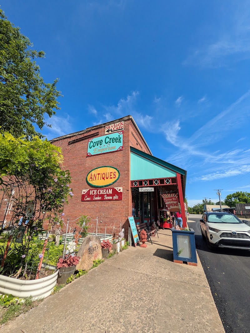 Skylark Cafe in Leslie