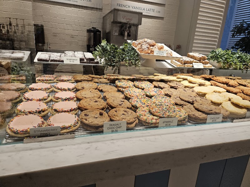 Food and interior photo 3 at Summer House in Las Vegas