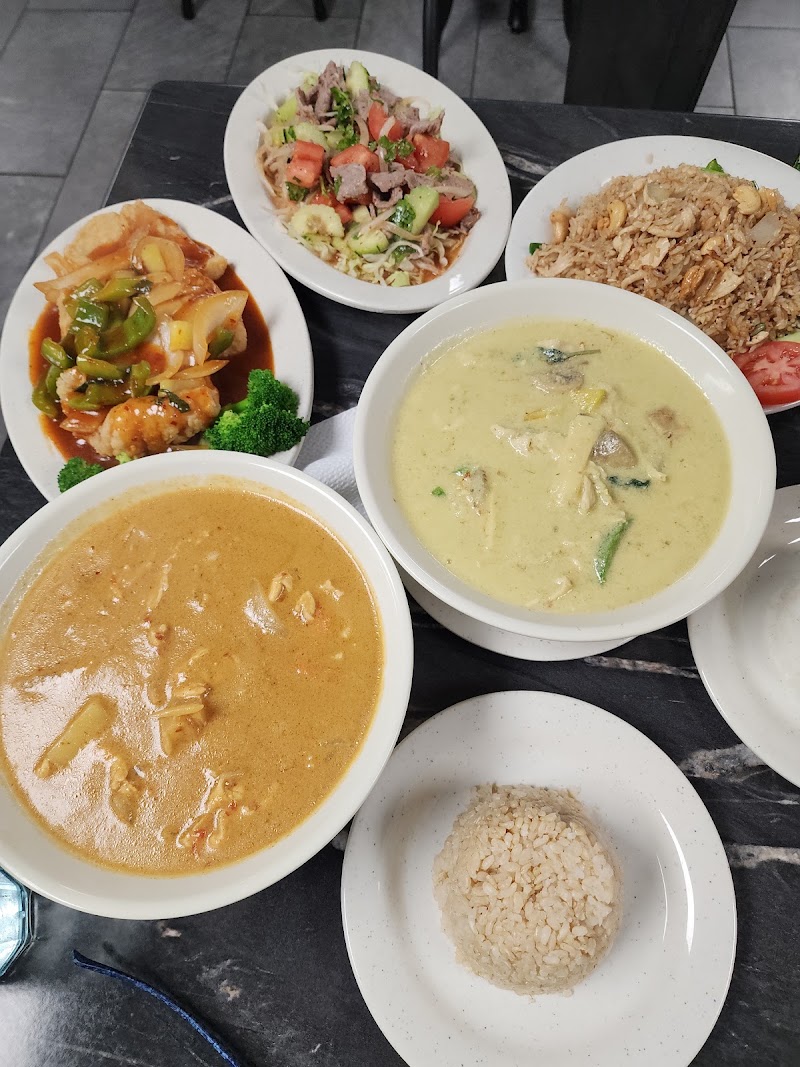 Food and interior photo 5 at Thai Lake Charles in Lake Charles