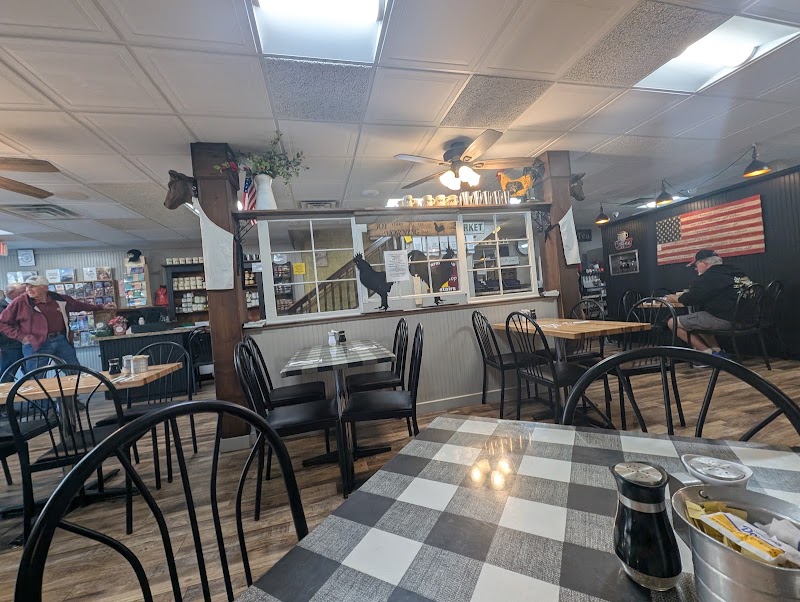 Food and interior photo 5 at Farmhouse Restaurant in Branson