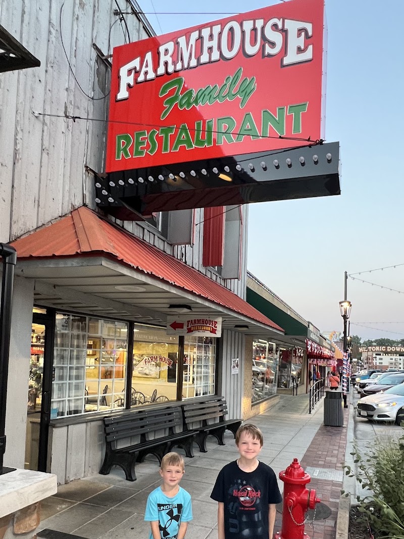 Food and interior photo 4 at Farmhouse Restaurant in Branson