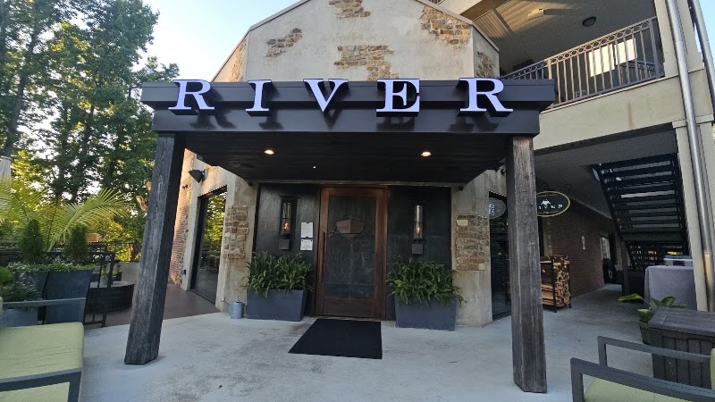 Food and interior photo 3 at River in Tuscaloosa