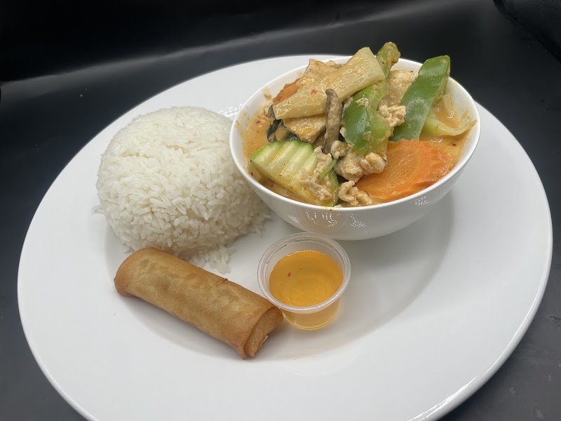 Food and interior photo 1 at Amazing Thai in Louisville