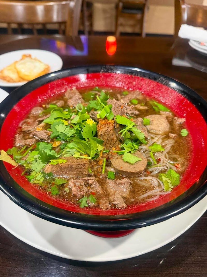 Food and interior photo 5 at Amazing Thai in Louisville