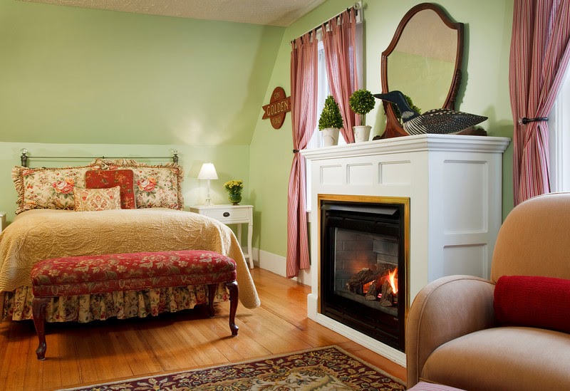 Food and interior photo 1 at Squam Lake Inn in Holderness