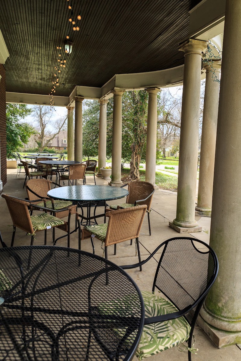 Holly Hill Inn in Midway