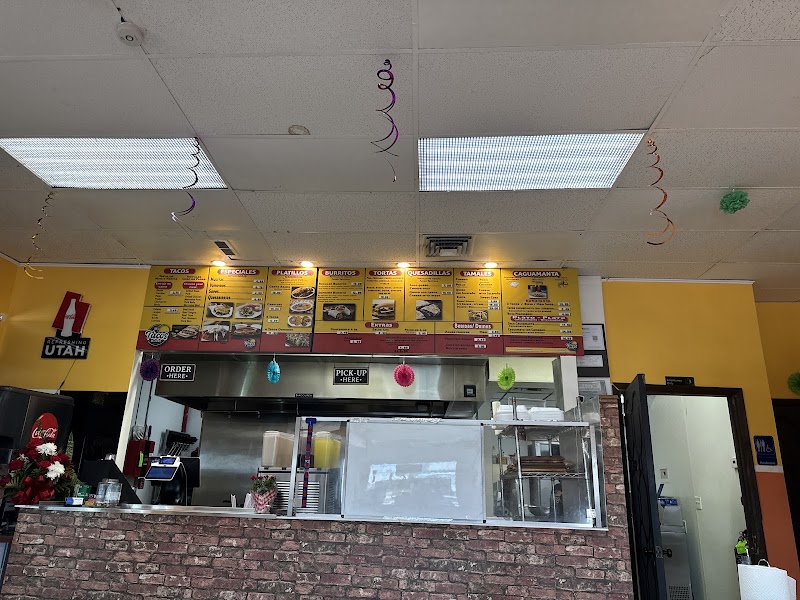 Los Tacos De La State in South Salt Lake
