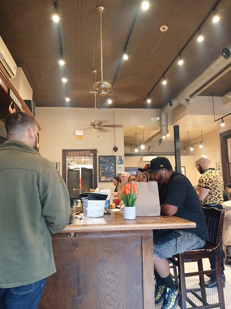 Food and interior photo 4 at Mama J's Kitchen in Richmond