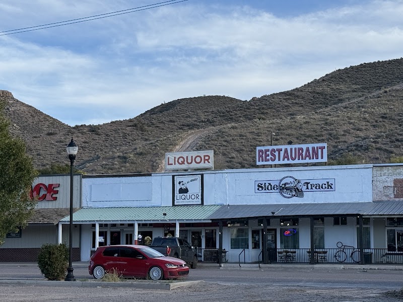 Side Track Restaurant in Caliente