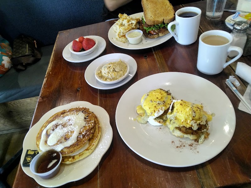 Food and interior photo 2 at Goodness Gracious Restaurant and Catering in Murfreesboro