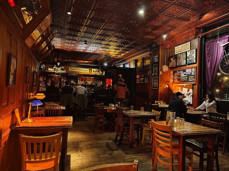 Food and interior photo 2 at Weary Traveler Freehouse in Madison
